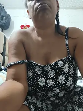 Zeyllyjhonson's Live XXX Chat