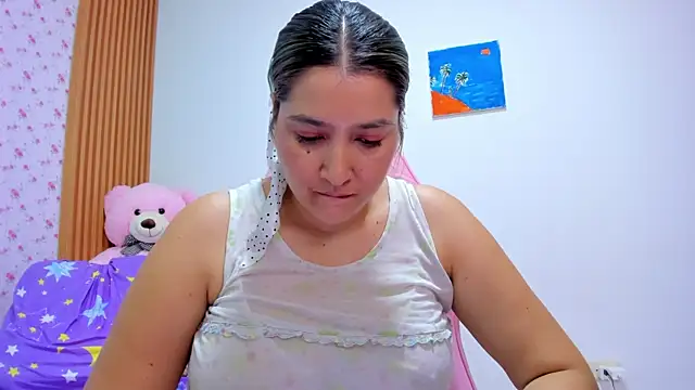 Soyqueen Adlı Modelin Canlı XXX Sohbeti