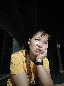 lya_sexyy Chat XXX in diretta