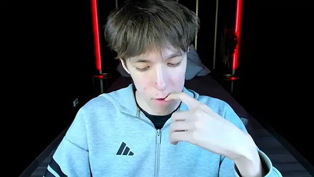 XXX chat uživo modela MarkBranston