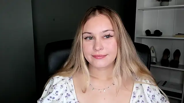 Chat +18 de kitty_valeria ao vivo