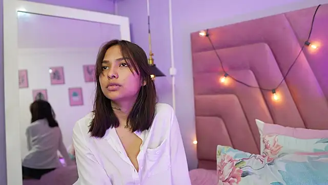 Chat +18 de kinkylittlegirll ao vivo