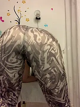 Estefani_32's Live XXX Chat