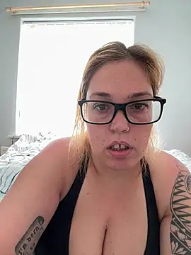 SecretRavenXO webkamerás műsora