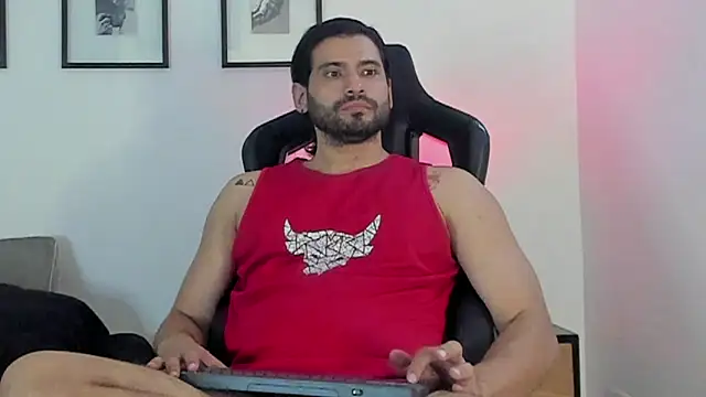 XXX chat uživo modela Dereck_vega