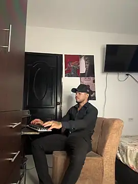 Kenny_romano Show in webcam