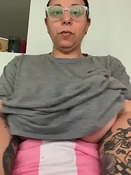 Chat +18 de LupitaHaze ao vivo