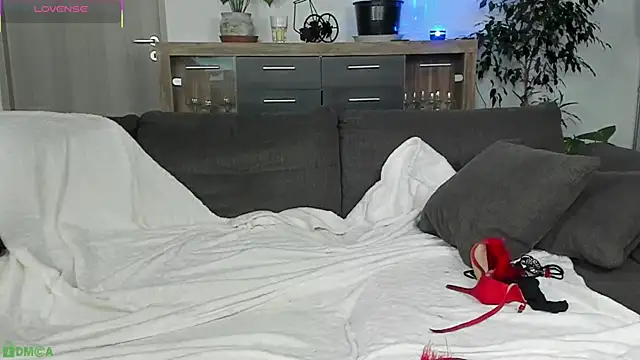 ShantallMilf 现场XXX聊天
