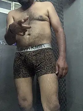 Daddy_inurhouse Show in webcam