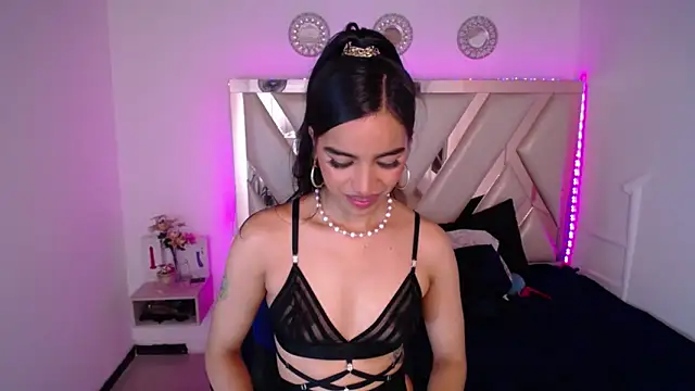Miaa_ferrari1 Adlı Modelin Canlı XXX Sohbeti