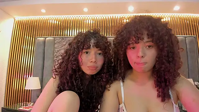 دردشة Chloe_and_Violeta الجنسية المباشرة