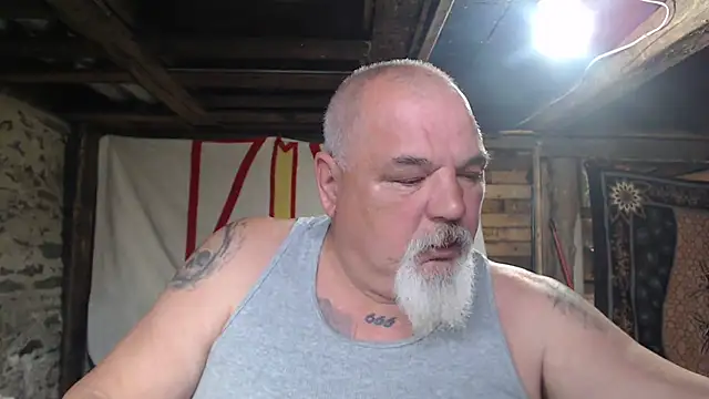 Newfiesausage1972's Webcam Show