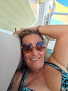 xMystiqueMavenx: απευθείας συνομιλία ΧΧΧ