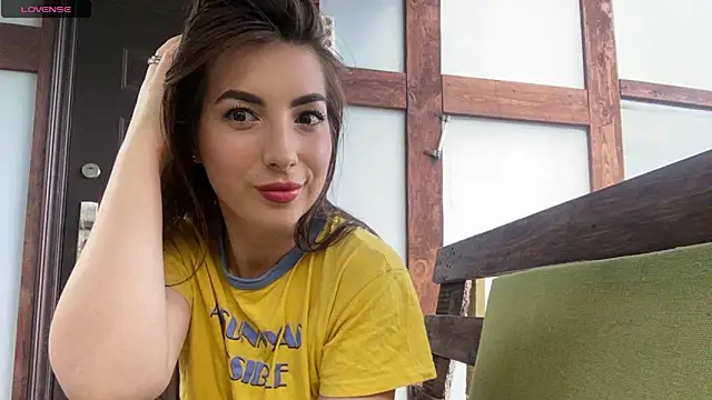 Fiery_Brunette_ Chat XXX in diretta