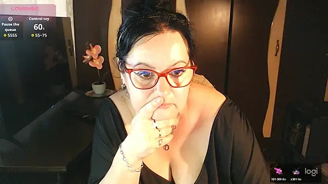exiMIlf's Live XXX Chat