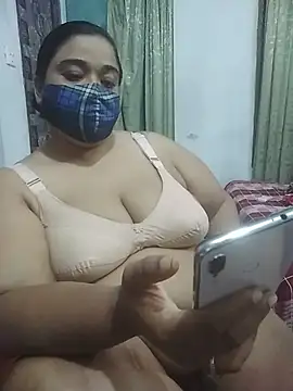 momo_loves Chat XXX in diretta