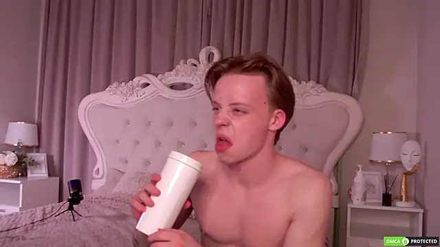 SimonWarner élő XXX-chatje