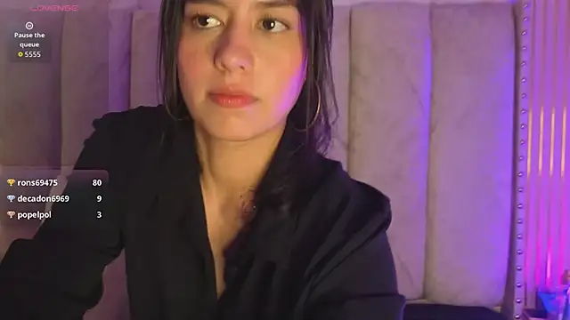 Chat +18 de Alahia_Bloom ao vivo