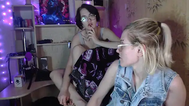 Chatroom XXX en direct de __Freya___