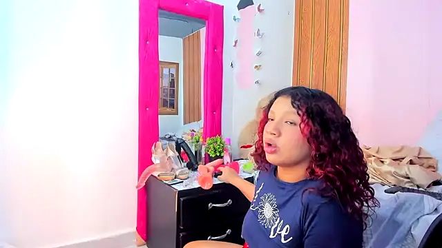 Chat XXX en directo de Emily_Coper18