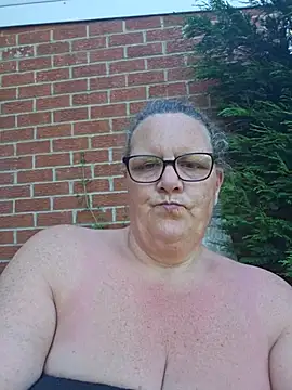 MissQueenBeex Show in webcam
