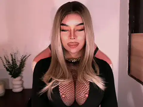 CyraHasABigCock 即時 XXX 聊天