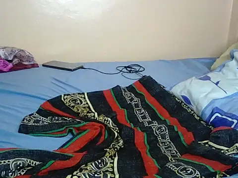 Littlemom124 Show in webcam