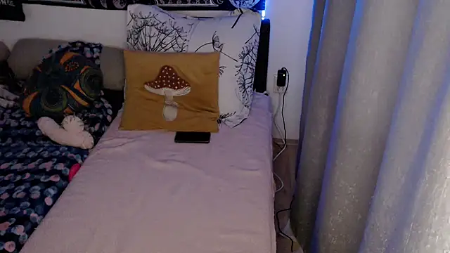 AlienforTwenty Chat XXX in diretta