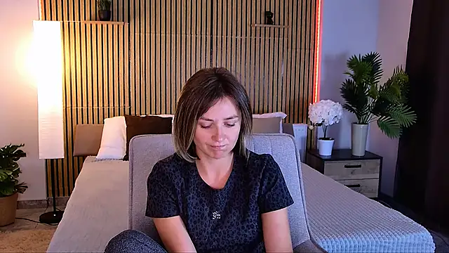 EmeraldGlow's Live XXX Chat