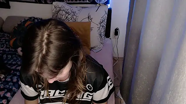 AlienforTwenty's Live XXX Chat