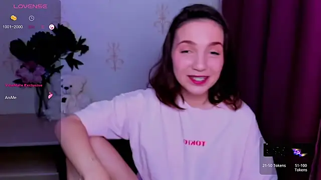 Czat XXX na żywo – KindHazelHere_