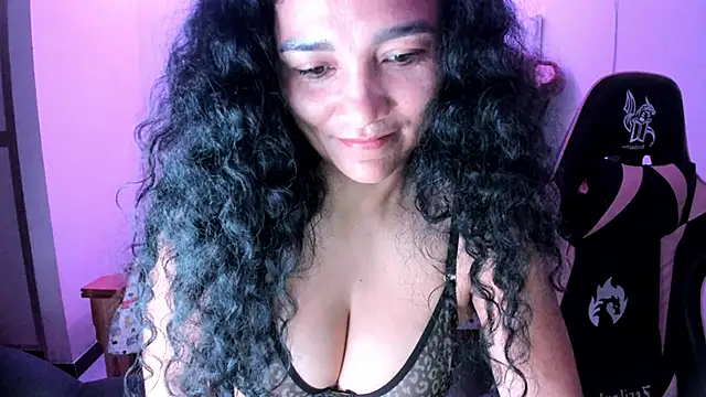 rayza_mature_154 Adlı Modelin Canlı XXX Sohbeti