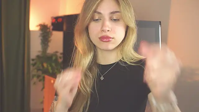 Chat XXX en directo de EllieCutes