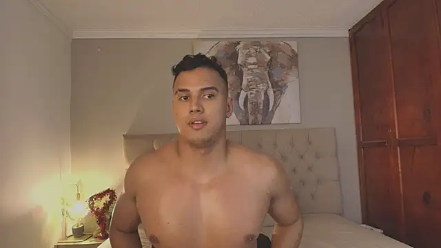 Maxi_and_Ares' Live XXX Chat