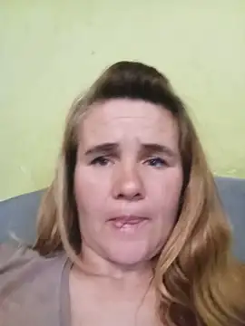 Show modela SannyMILF na web-kameri