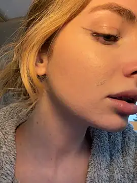 EvieEvans live XXX chat