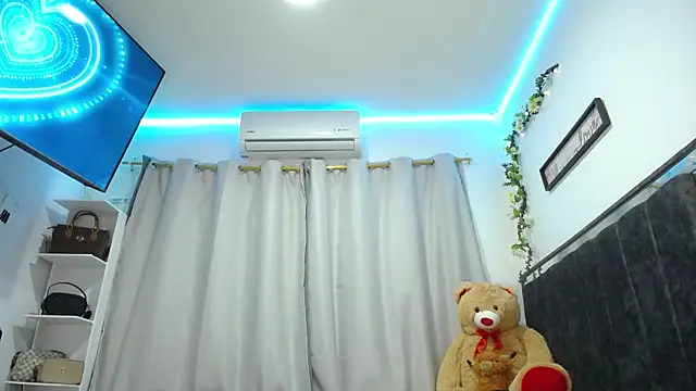anna_alvarez's Live XXX Chat