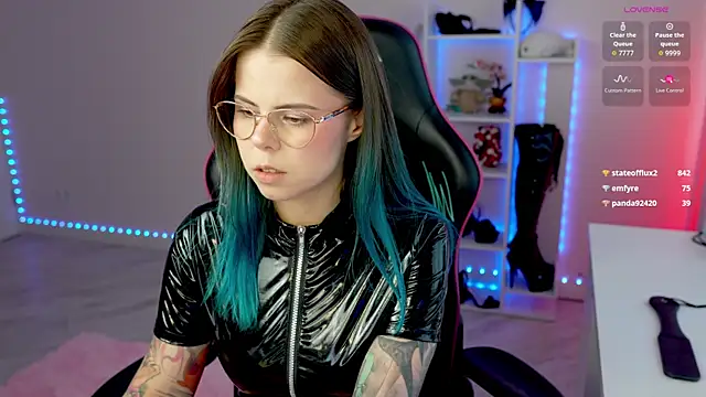QueenAliceX's Live XXX Chat