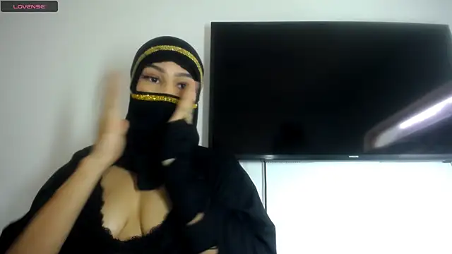 Fox_Loves Show in webcam