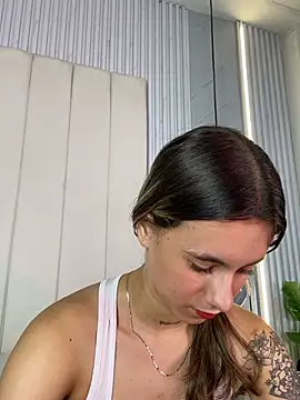 JuliaColemann Adlı Modelin Canlı XXX Sohbeti