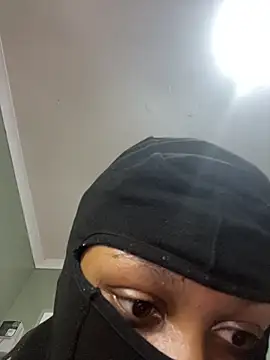 _wetaura Show in webcam