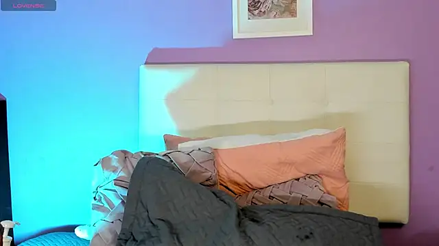 Charlotte11-11's Live XXX Chat