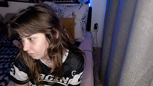 AlienforTwenty Chat XXX live
