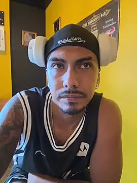 Czat XXX na żywo – Latinmoster_boss