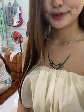 __BabyShowPublic__: διαδικτυακό σόου στην κάμερα