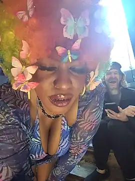 AmazonianMistress 现场XXX聊天