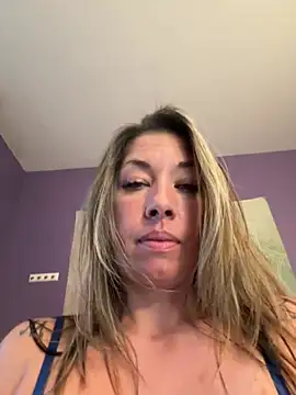 MiraKisss' Webcam Show