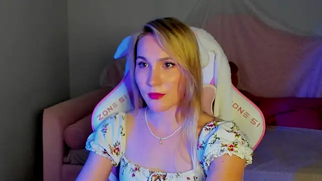 ElaraVoltage's Live XXX Chat