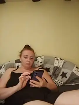 Chat +18 de Bella-Monroe ao vivo