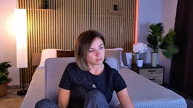 EmeraldGlow's Live XXX Chat